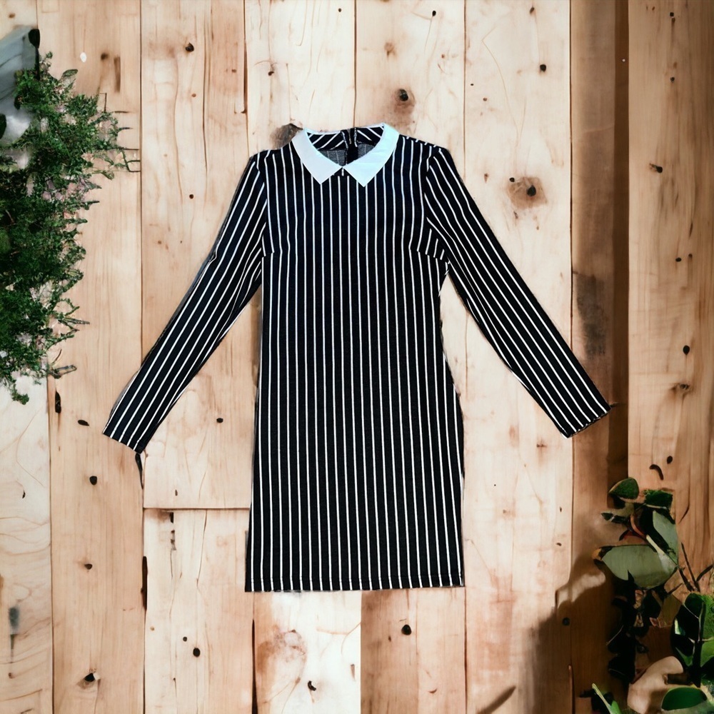 Revamped
Black White Pinstripe Collared Dress M
Wednesday Addams Goth - Picture 15 of 15